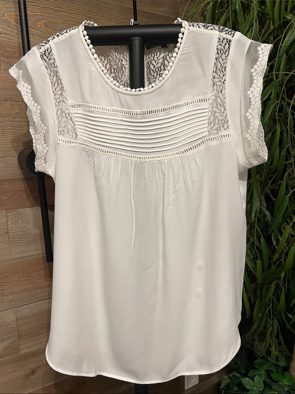 Daniel Rainn white boho chiffon and lace cap sleeve blouse. L
